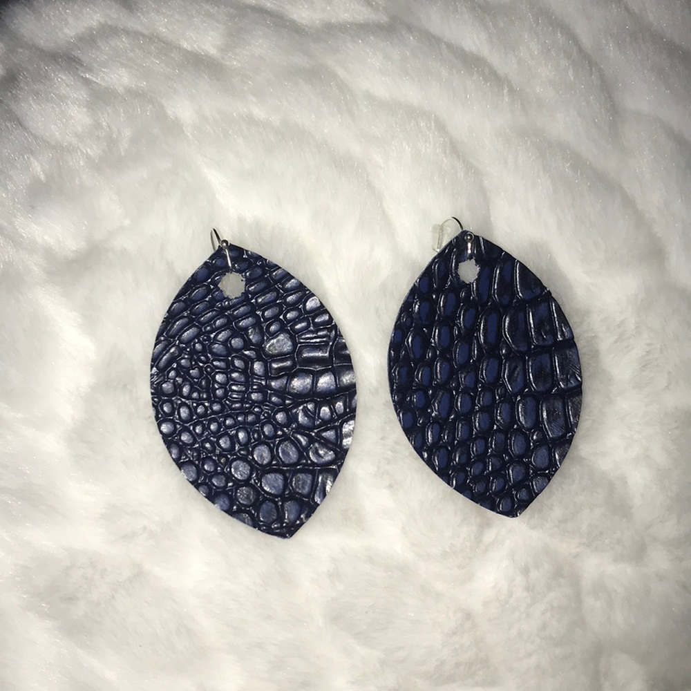Dark blue animal texture earrings